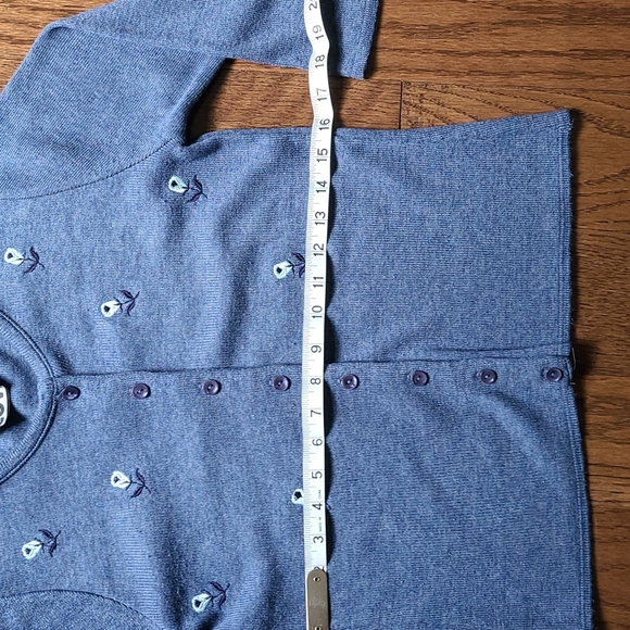 2/$25 Pretty 3/4 length sleeve sweater with embroidered flowers. Blue size S - Picture 4 of 6